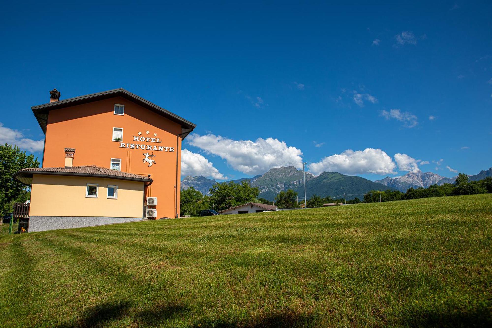 Hotel Ristorante Sagittario Feltre Buitenkant foto