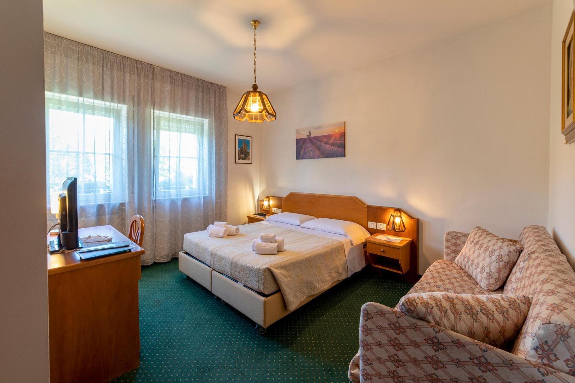 Hotel Ristorante Sagittario Feltre Buitenkant foto