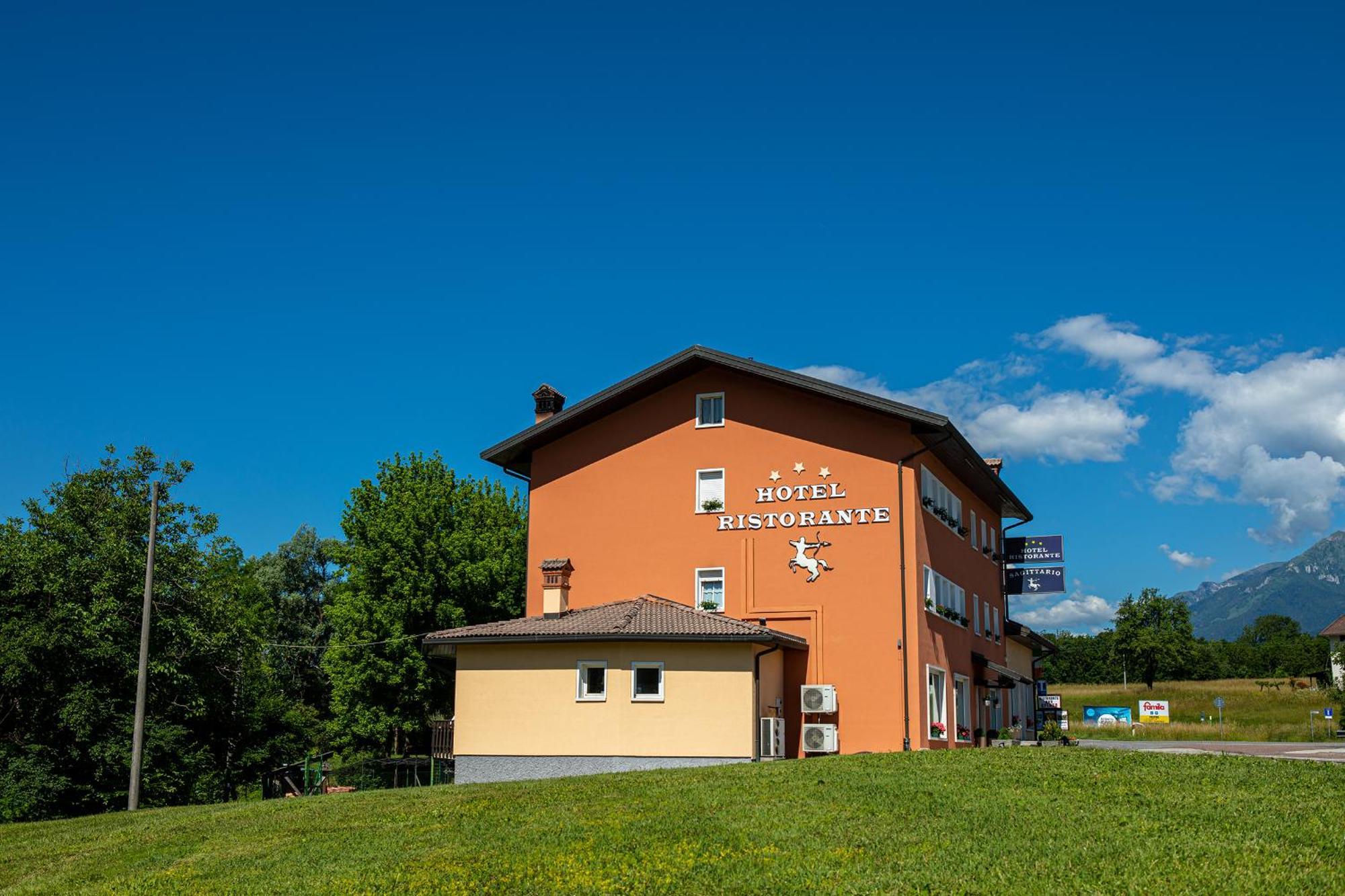 Hotel Ristorante Sagittario Feltre Buitenkant foto