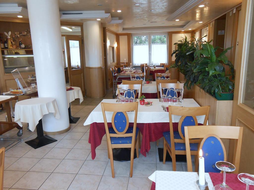 Hotel Ristorante Sagittario Feltre Buitenkant foto