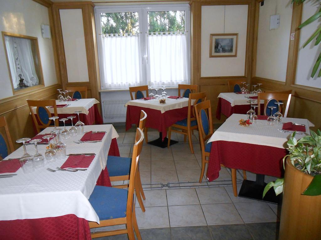 Hotel Ristorante Sagittario Feltre Buitenkant foto