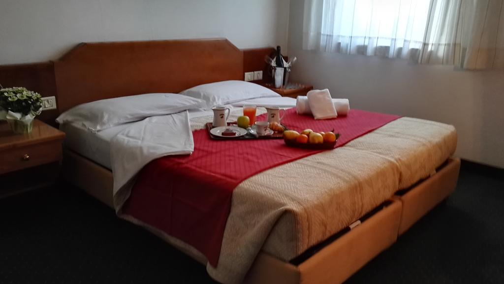 Hotel Ristorante Sagittario Feltre Buitenkant foto