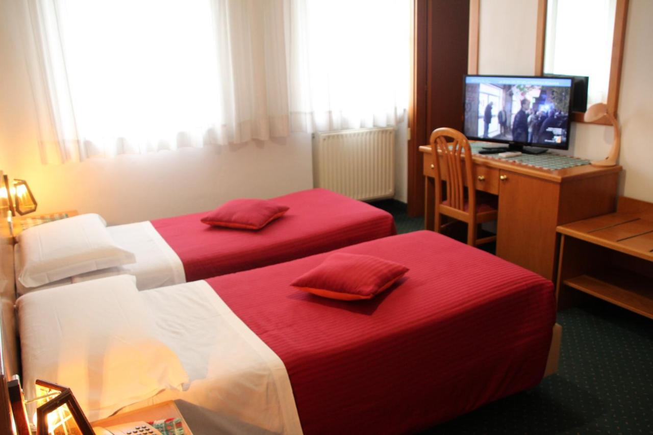 Hotel Ristorante Sagittario Feltre Buitenkant foto